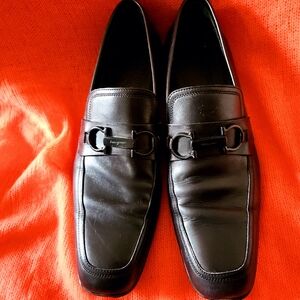 SALVATORE FERRAGAMO LEATHER GANCINI LOAFER BLACK HARDWARE 9D MENS